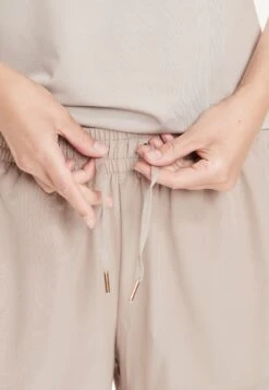 Endurance Shorts Regular Sportbroek Eslaire Dames Nude -Hummel Winkel 2c54f360cddfa5bdb9feaaa9d6b74686