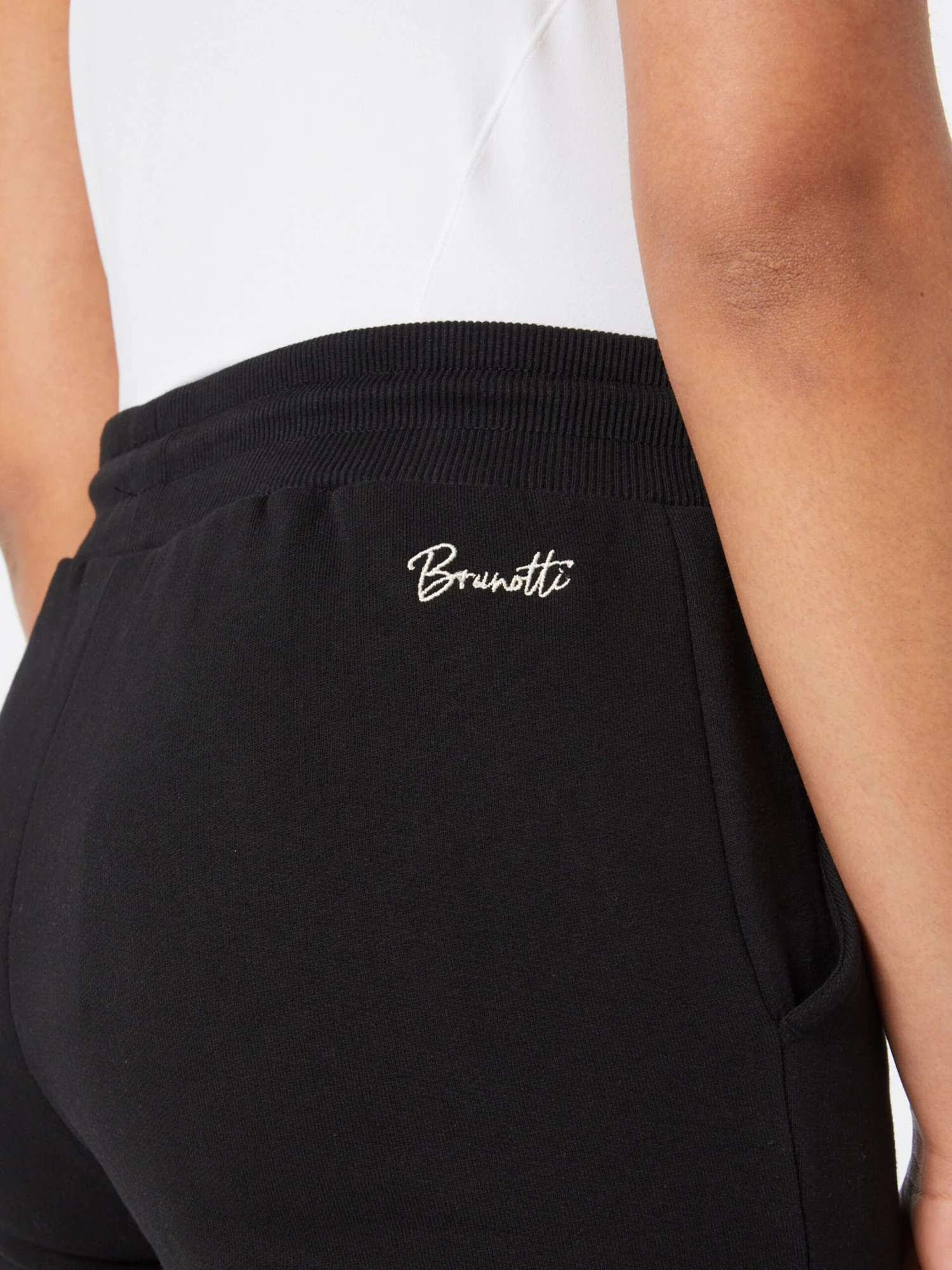 Brunotti Lange Broeken Tapered Outdoorbroek Helka Dames Zwart 4 Brunotti Lange Broeken Tapered Outdoorbroek Helka Dames Zwart - Afbeelding 2