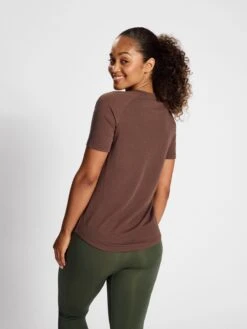 Hummel T-shirts Functioneel Shirt Dames Sepia 15 Hummel T-shirts Functioneel Shirt Dames Sepia -Hummel Winkel 81b555f67a3f09b819bf35e81f918cfc