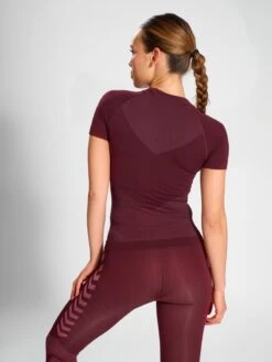 Hummel T-shirts Functioneel Shirt Dames Donkerrood -Hummel Winkel 916065e435aa4b1cd41c35ce28324e7e