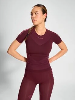 Hummel T-shirts Functioneel Shirt Dames Donkerrood -Hummel Winkel 9e2d8b3acacf78bb4b300b381f5f31ba