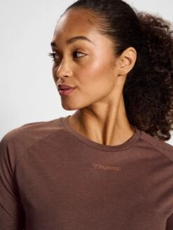 Hummel T-shirts Functioneel Shirt Dames Sepia 17 Hummel T-shirts Functioneel Shirt Dames Sepia -Hummel Winkel b168a25ff10466b59618022ef1cb4a28