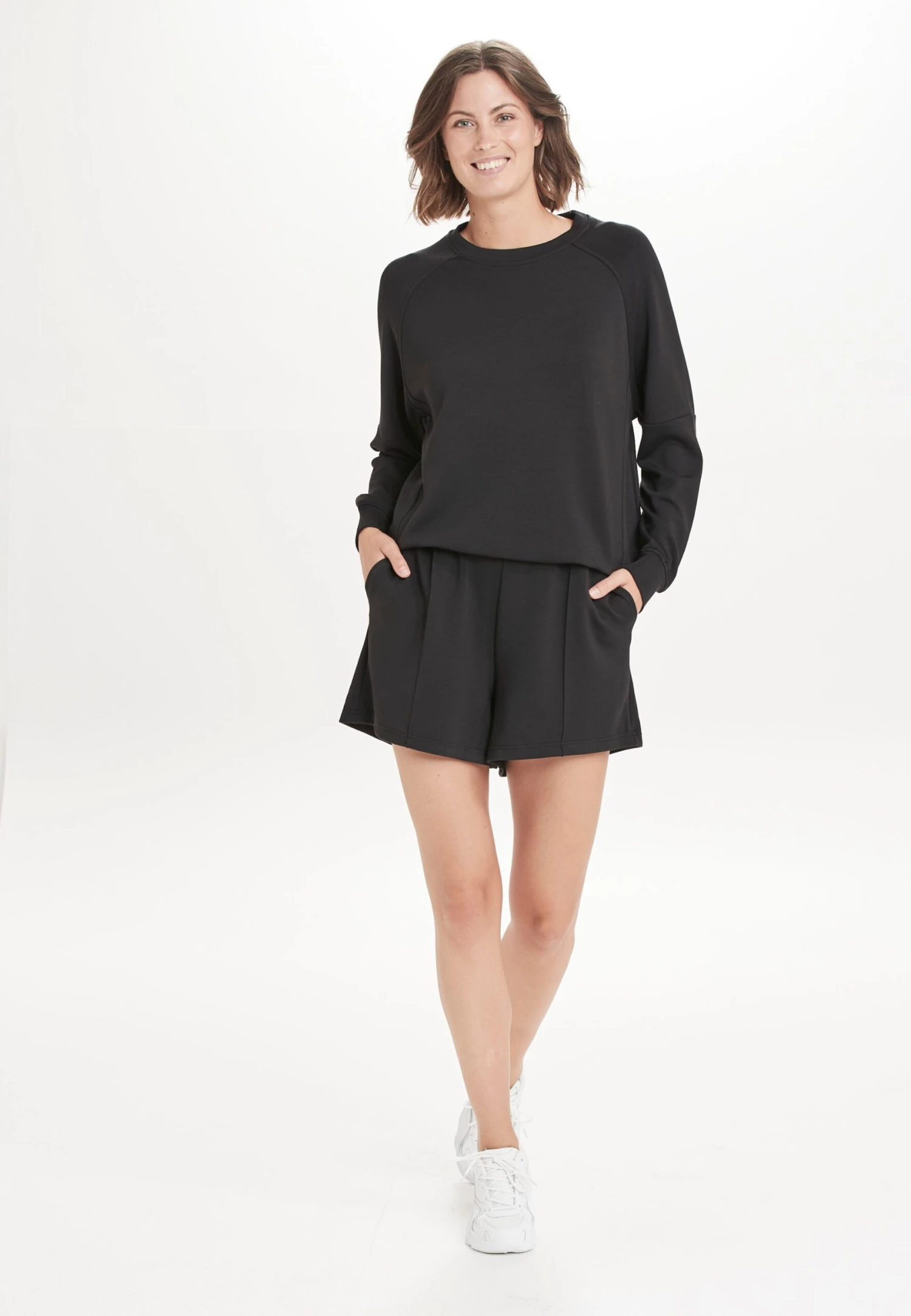 ATHLECIA Shorts Wide Leg Sportbroek Jacey Dames Zwart 6 ATHLECIA Shorts Wide Leg Sportbroek Jacey Dames Zwart - Afbeelding 4