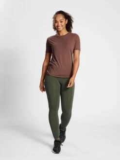 Hummel T-shirts Functioneel Shirt Dames Sepia 14 Hummel T-shirts Functioneel Shirt Dames Sepia -Hummel Winkel d1c0e84a1217cbd95826a6af6a7de935