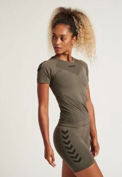 Hummel T-shirts Functioneel Shirt Dames Olijfgroen -Hummel Winkel eb0117078e91eab92911df57638be547