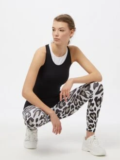 Hummel Tops Sporttop Tif Dames Zwart -Hummel Winkel f1603e57281480cf6725dc1f89023532